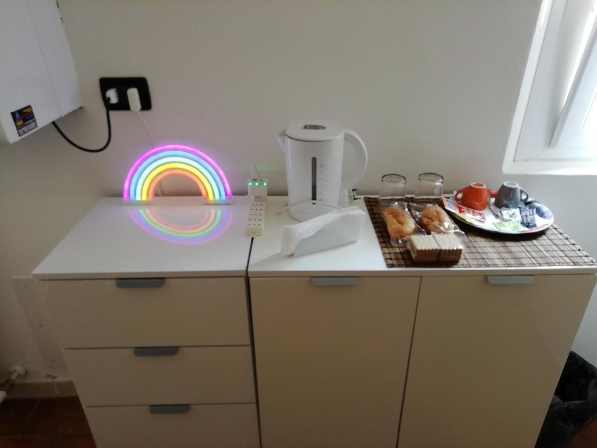 Over The Rainbow - Cozy Studio In The Centre Of Ferrara Apartment Exterior foto